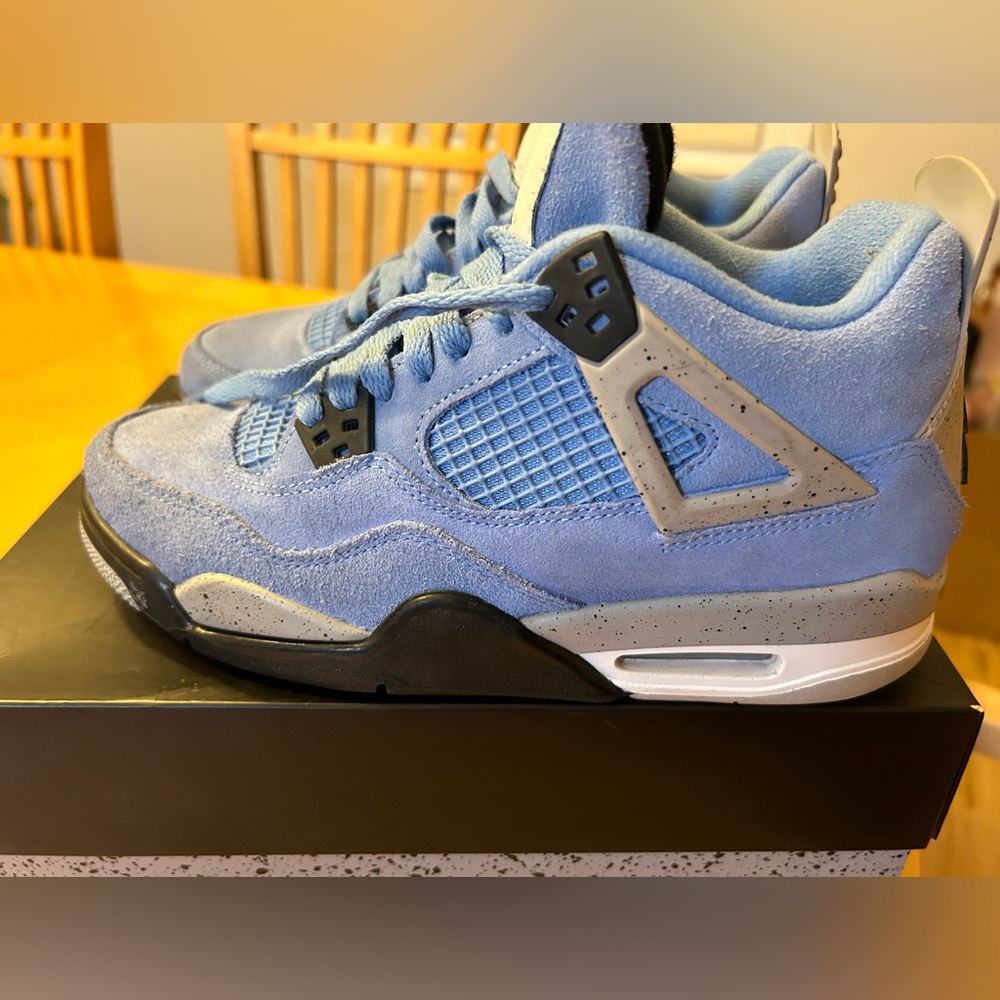 Air Jordan4 University Blue